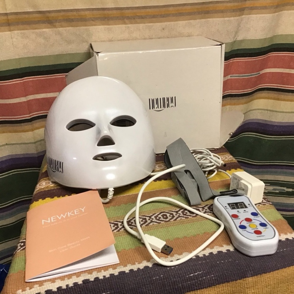 NEWKEY - Skin Care Acne Treatment 7 Colors LED Face Mask Light Therapy